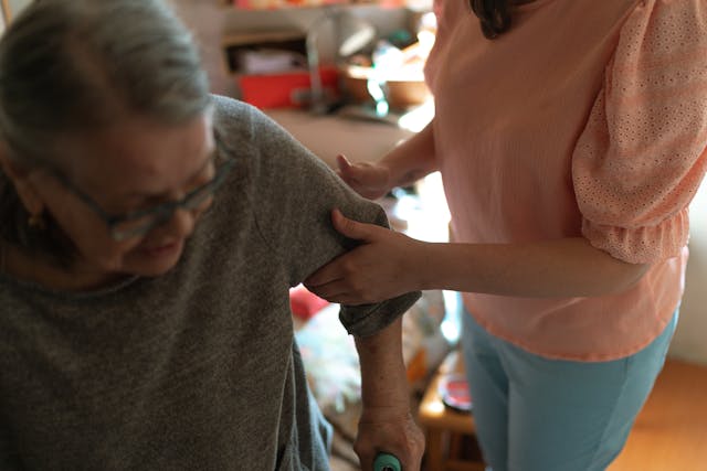 Best In-Home Care Options For Seniors Living Alone